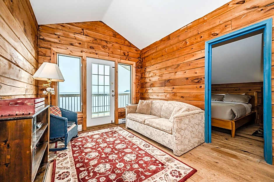 Norse Nook - Waterfront w Hot Tub & Sauna