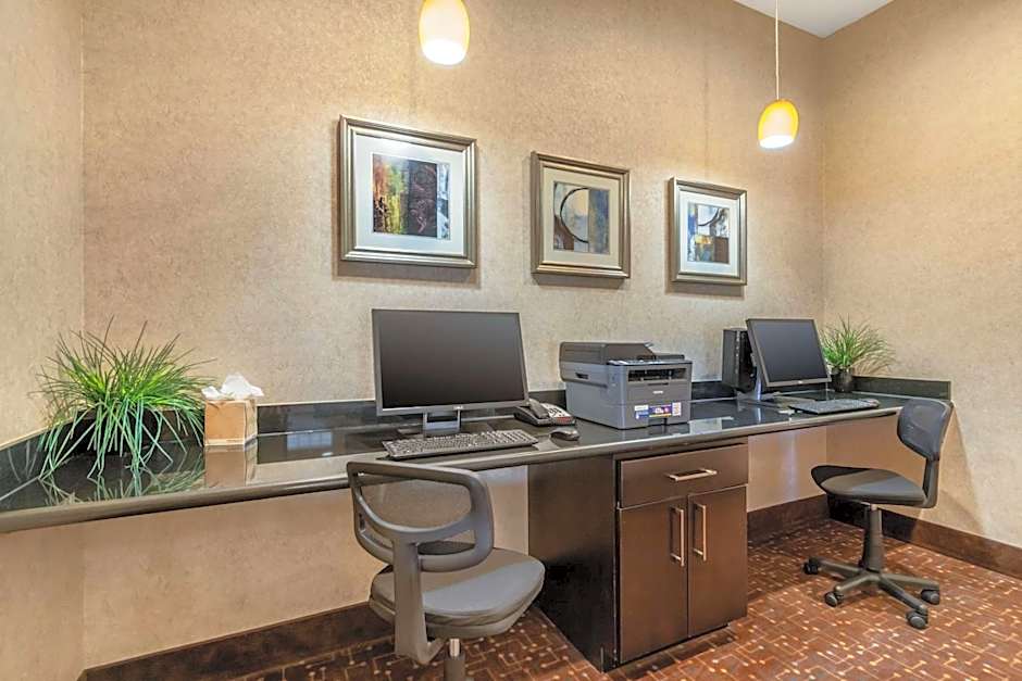 Best Western Plus Lytle Inn And Suites