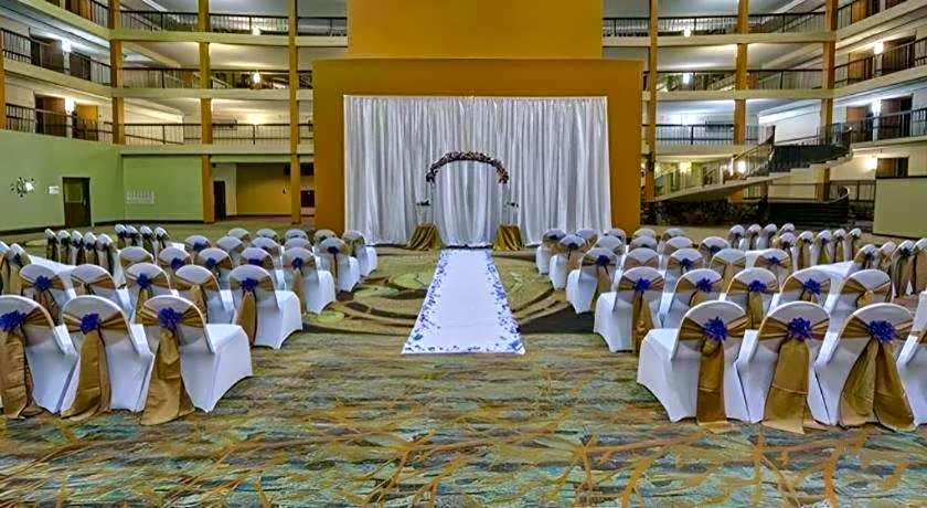 Clarion Hotel & Suites Conference Center Memphis Airport