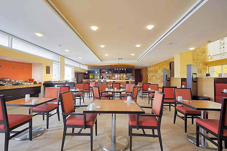 Courtyard by Marriott Leon at The Poliforum