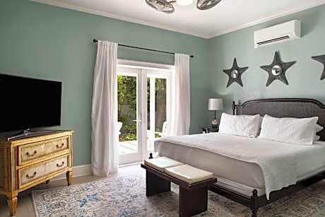 Deluxe King Suite