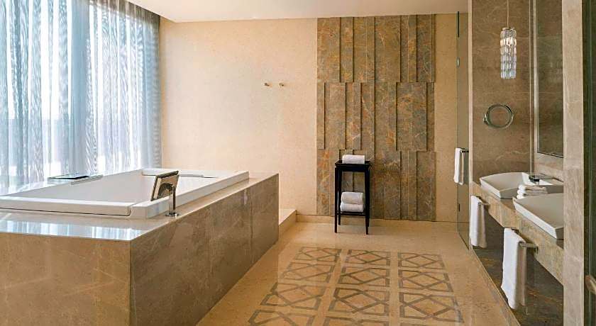 Sheraton Changchun Jingyuetan Hotel