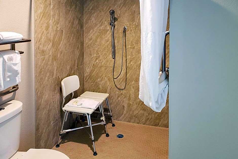 Quality Inn Airport East