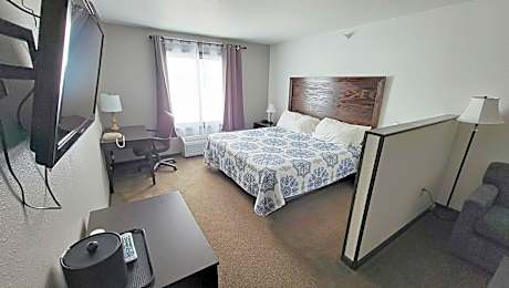 1 King Bed Suite With Whirlpool Non-Smoking