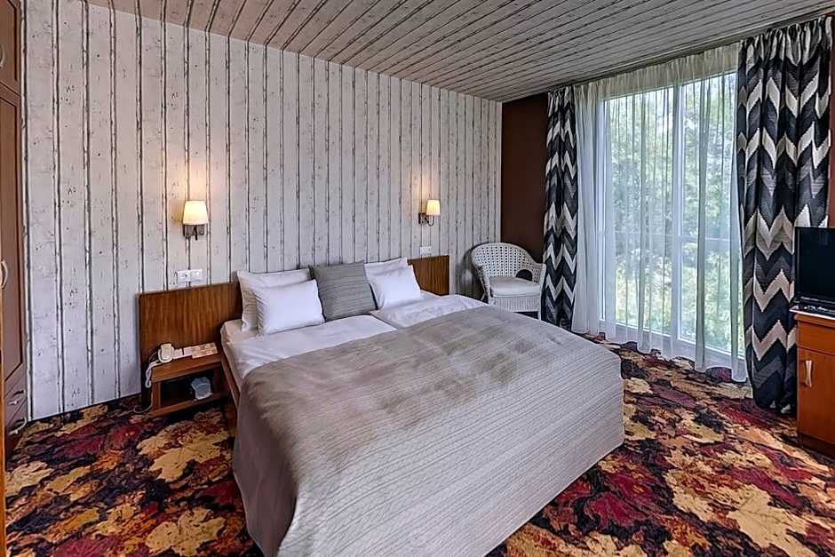 Photo 1 of 6 of Suite