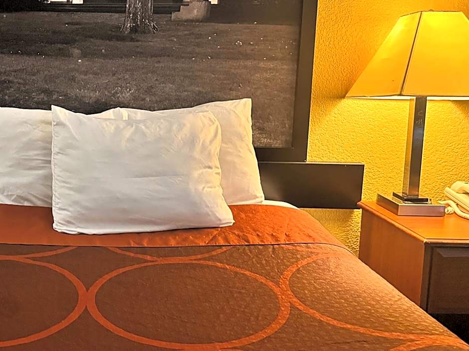 Super 8 by Wyndham Hattiesburg South