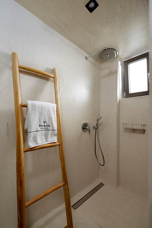 Mnḗmē Suites & Villas