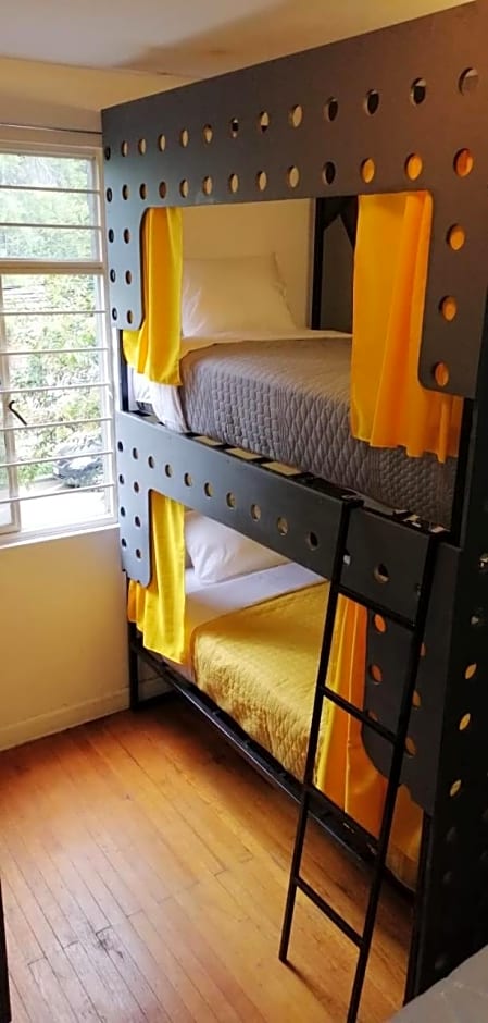 Roomies Hostel Condesa