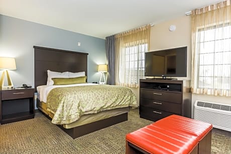 Queen Studio Suite - Hearing Accessible