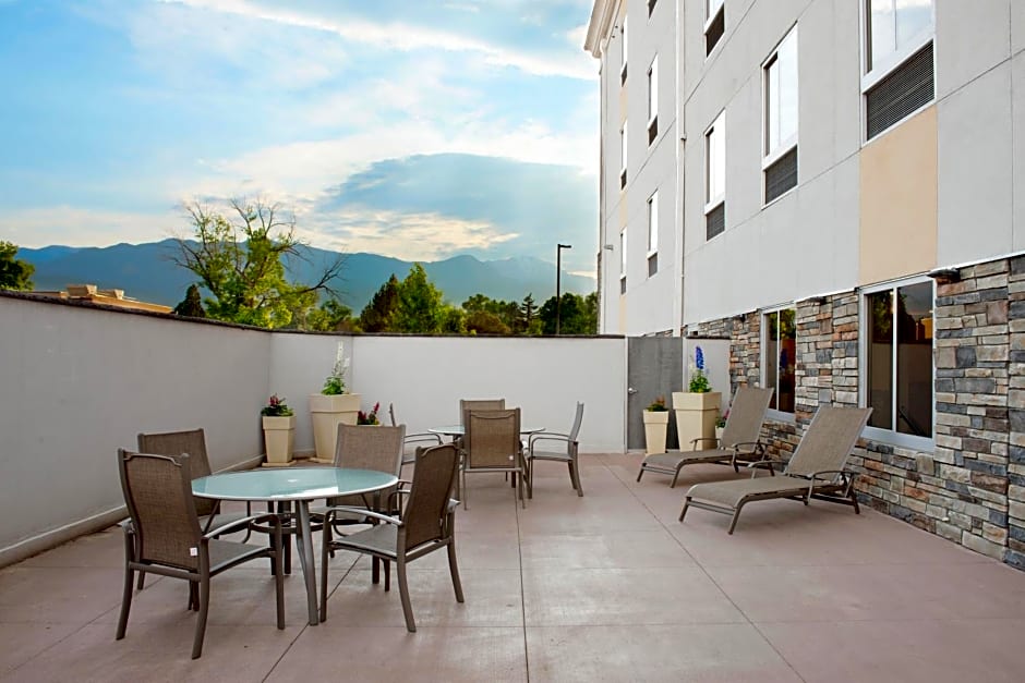 Holiday Inn Express & Suites Colorado Springs Central, an IHG Hotel