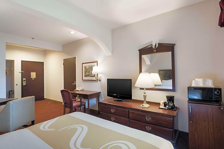 Quality Inn Grand Suites Bellingham