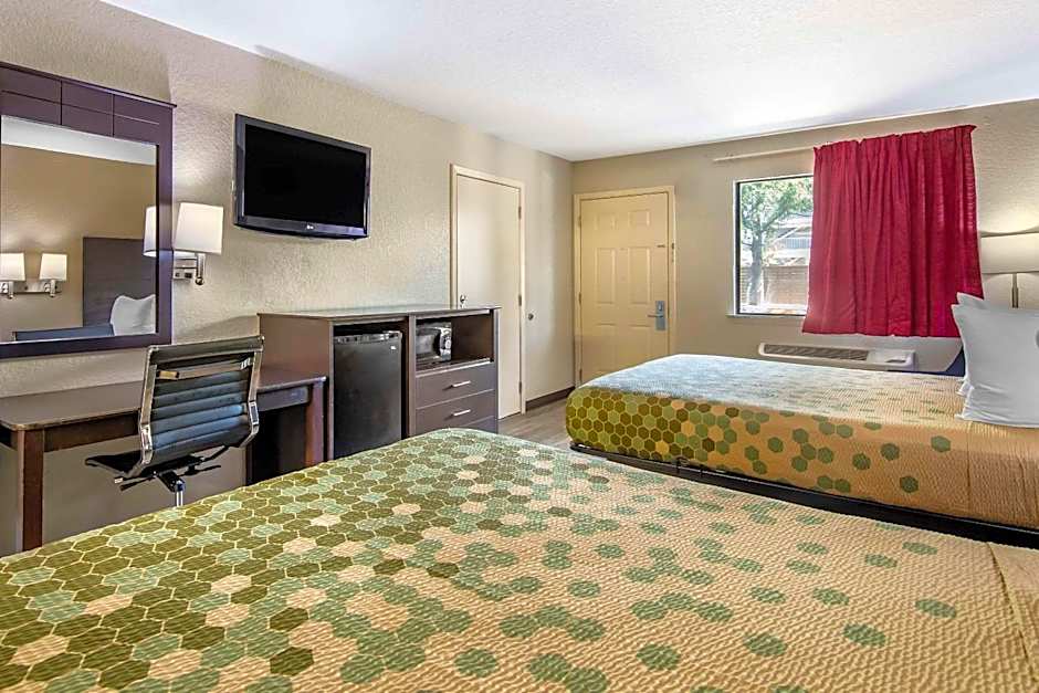 Econo Lodge Near Lackland Air Force Base-SeaWorld