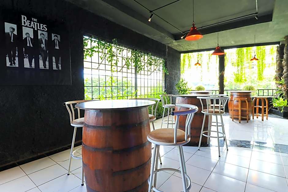 Labuana Homestay & Cafe Garden