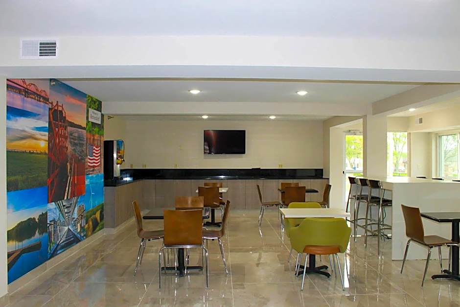 Clarion Pointe Bettendorf - Quad Cities