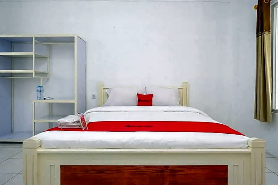 RedDoorz Plus near Taman Rekreasi Selecta 2