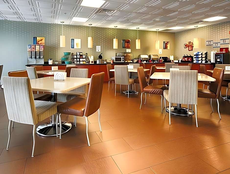 Quality Inn & Suites Charleston