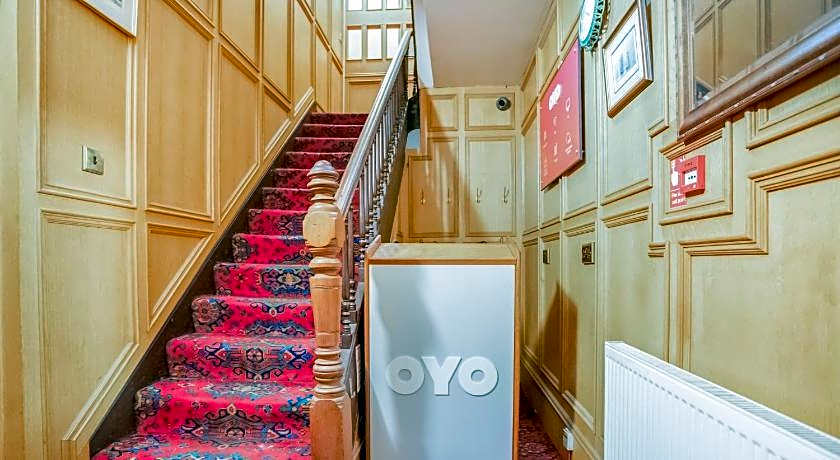 OYO The Rowers Hotel