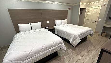 2 Queen Beds Non-Smoking
