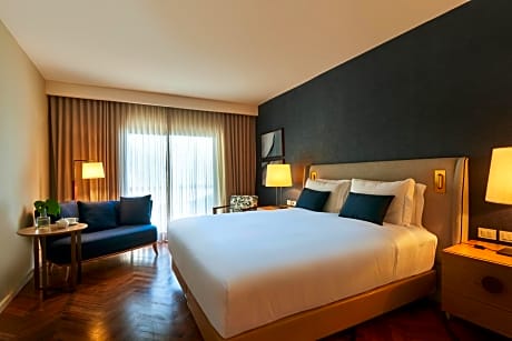 Fairmont Gold King Room with City View