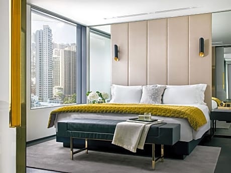 Explorer Suite with Cassia Lounge