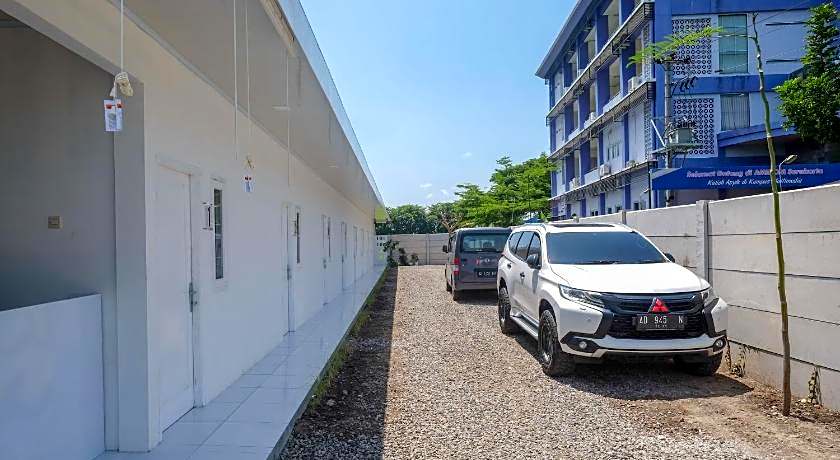 RedDoorz near Tugu Kartasura