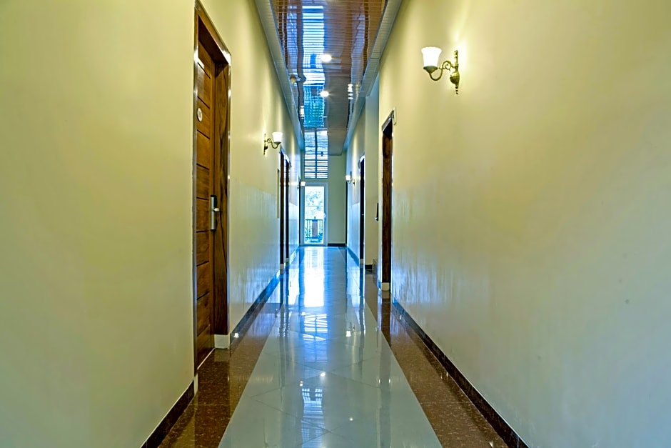 RedDoorz Near Trans Studio Mall 2