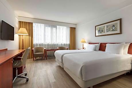 Family Connecting Room (3 Adults + 1 Child)