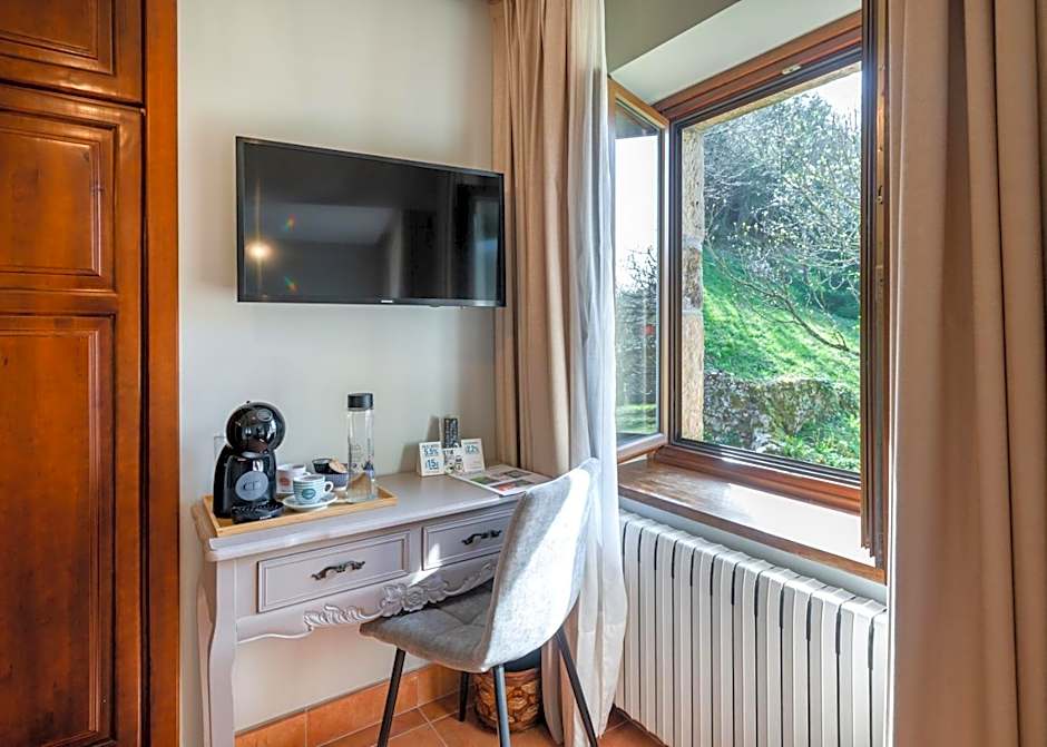 Logis Hotel Restaurante La Casa de Juansabeli