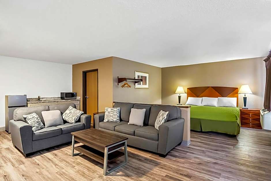 Econo Lodge Inn & Suites Auburn