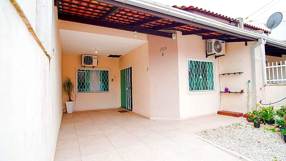 Ótima casa apenas 50metros da praia - em Balneário Piçarras