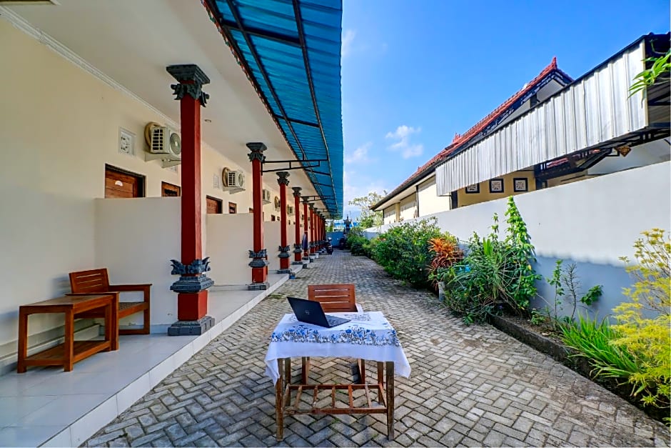 OYO Life 92838 Kost Ibu Surya