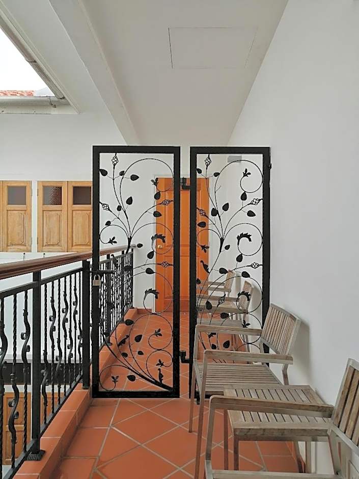 Heeren Straits Hotel