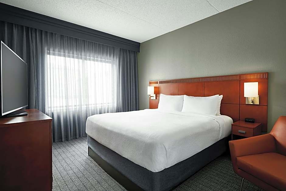 Courtyard by Marriott St. Louis Westport Plaza