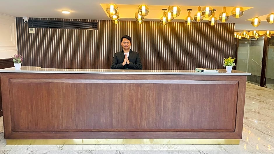 Saltstayz Select - Golf Course Road & Sector 57