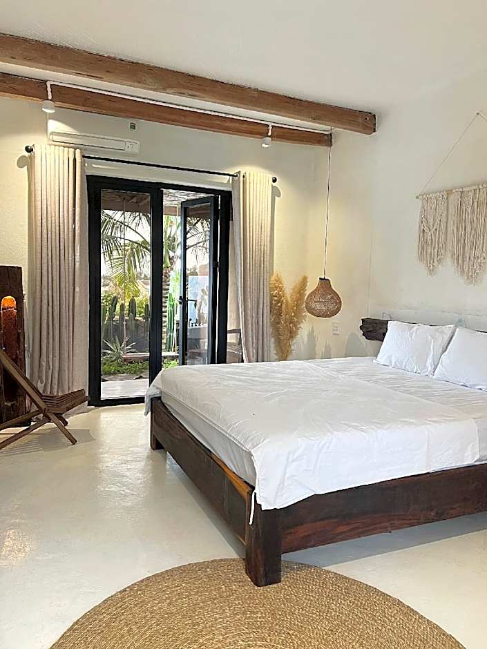 CAT’ village retreat