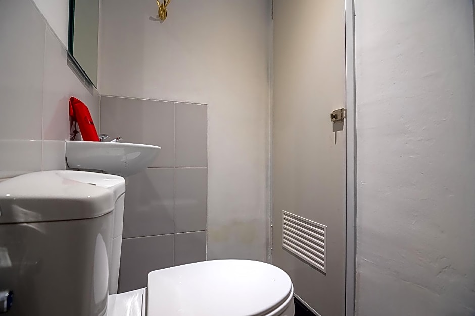 RedDoorz near Taman Rejomulyo