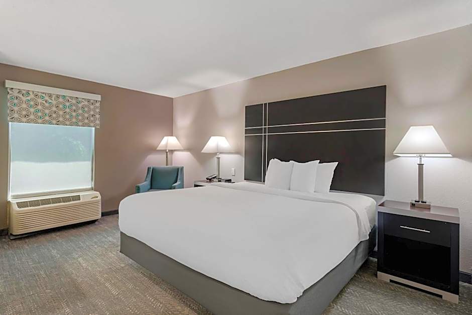 Photo 1 of 32 of Quality Inn & Suites Union City - Atlanta South