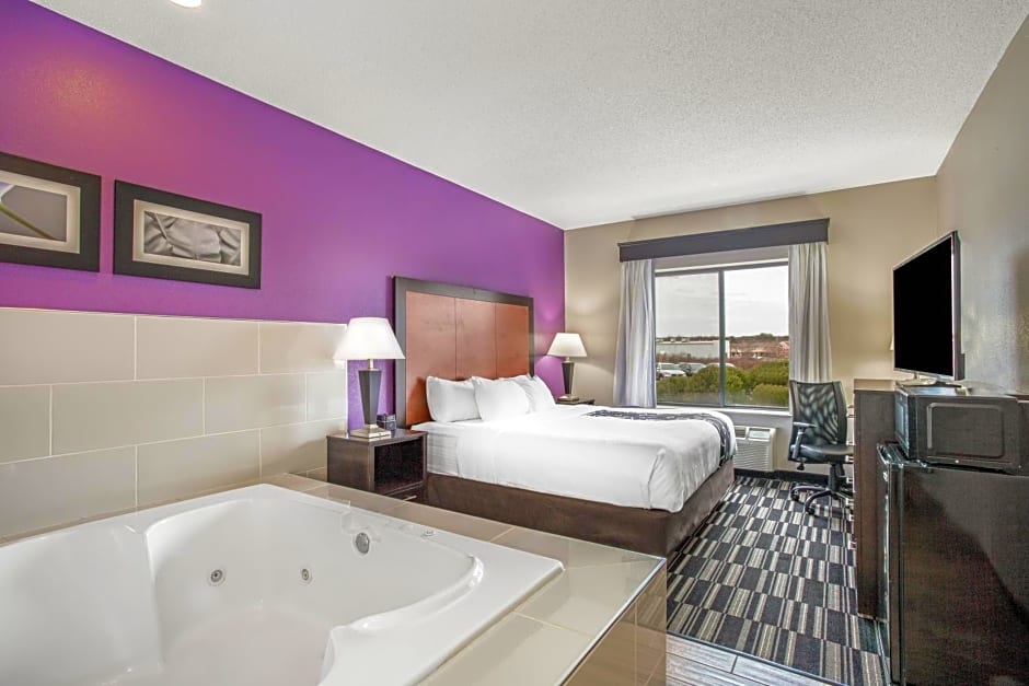 La Quinta Inn & Suites by Wyndham Norwich-Plainfield-Casino