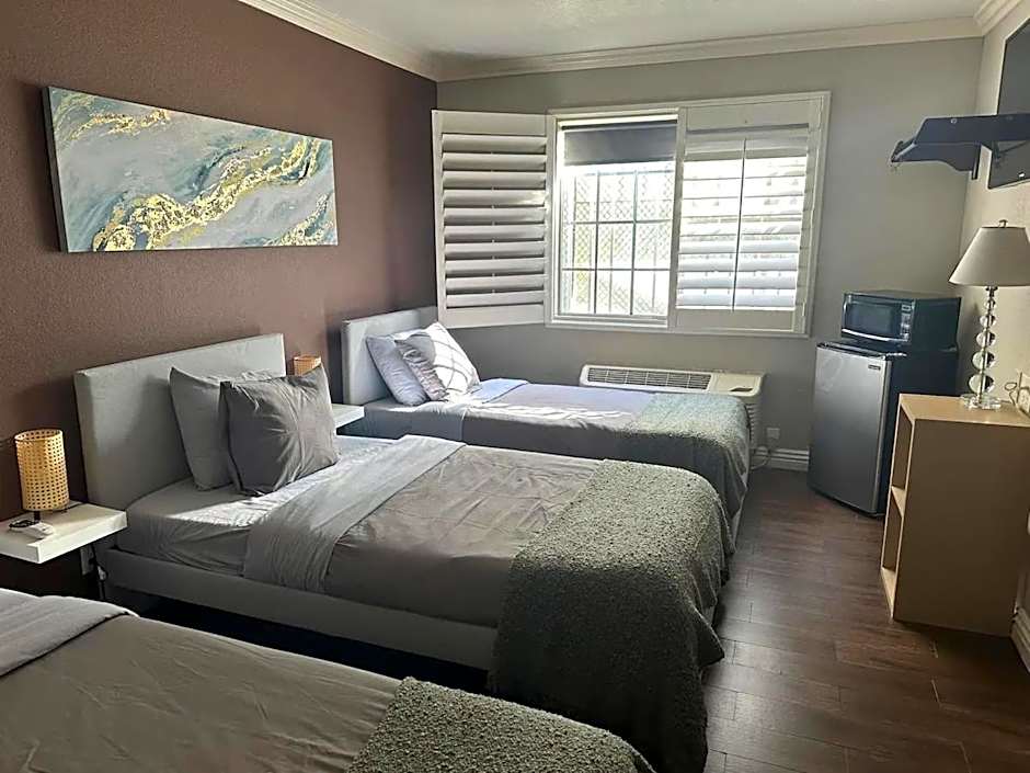 Cabana Inn & Suites