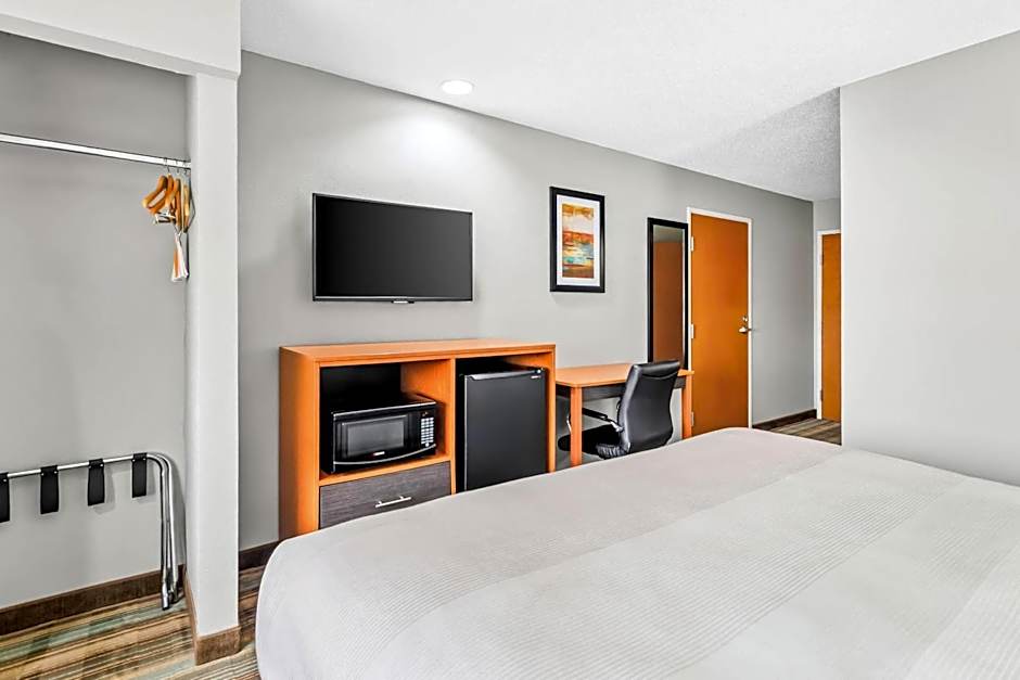 Quality Inn & Suites I-81 Exit 7