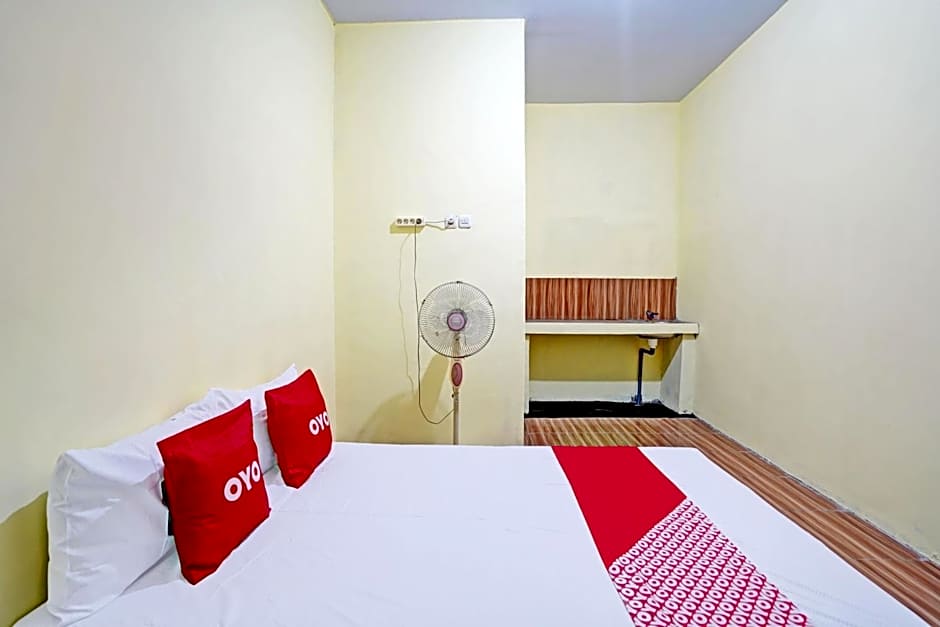 OYO Life 92920 Rumah Kost Azca