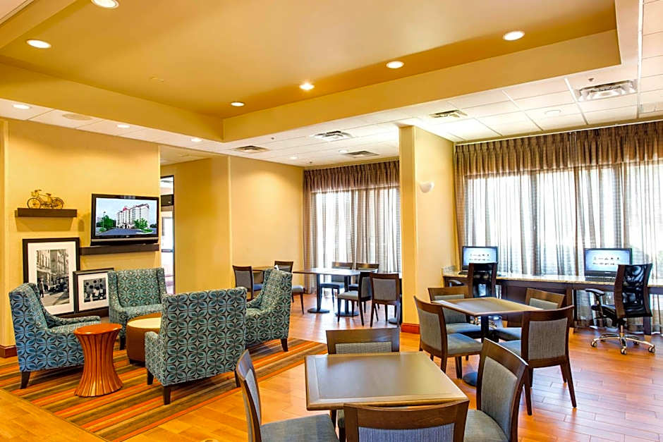 Hampton Inn By Hilton And Suites Atlanta-Galleria
