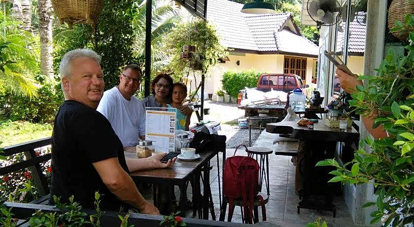 Green Happy Homestay 