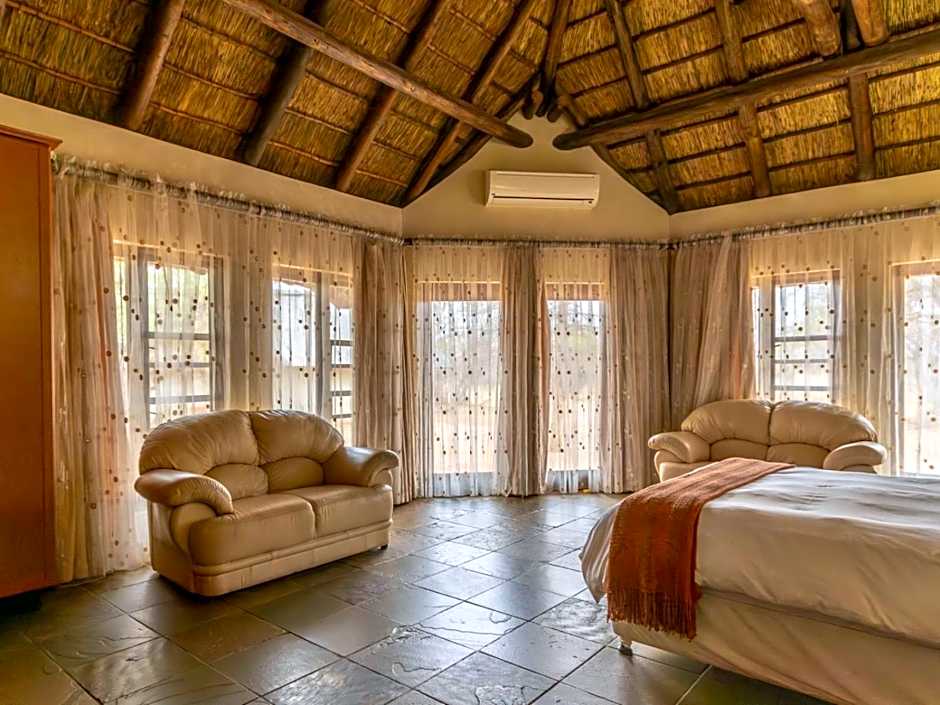 Zebula Golf and Wildlife Estate - Oryx Walkway Pax 16 - Moi Signature Luxury villa