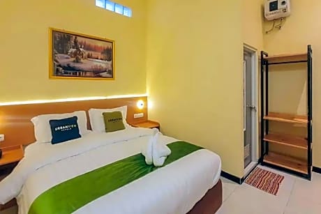 Urbanview Hotel Sakura Kampung Inggris Pare by RedDoorz