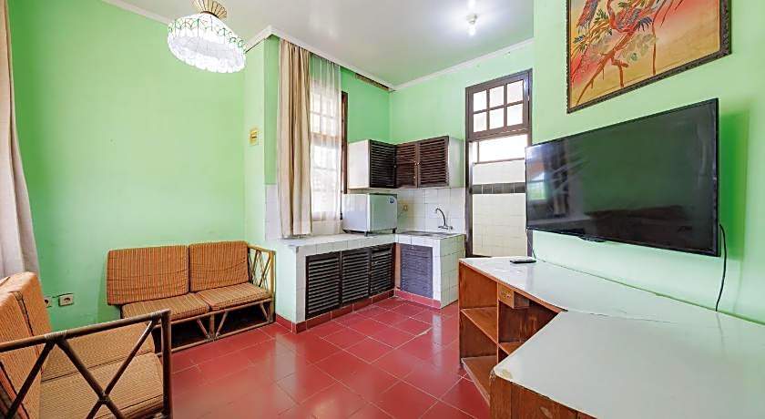 RedDoorz Plus near Tugu Mercusuar Anyer
