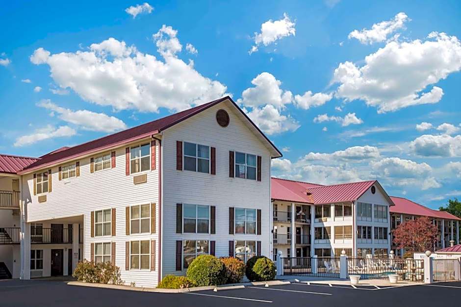 Photo 1 of 24 of Super 8 by Wyndham Sevierville Riverside