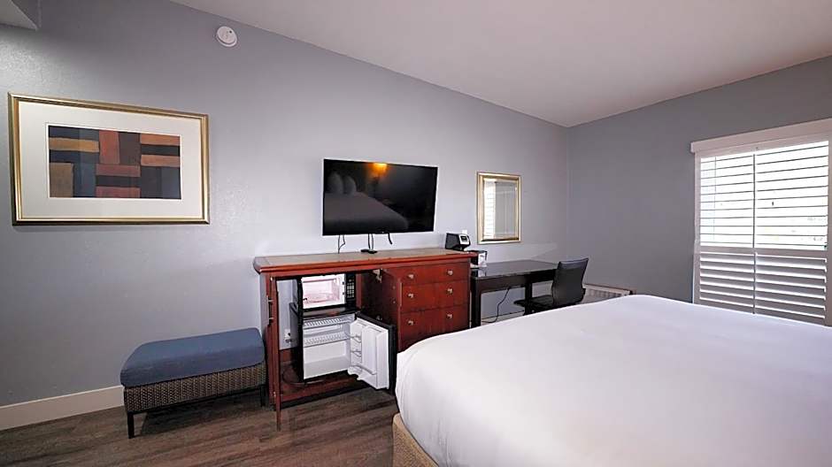 SeaSide Inn & Suites