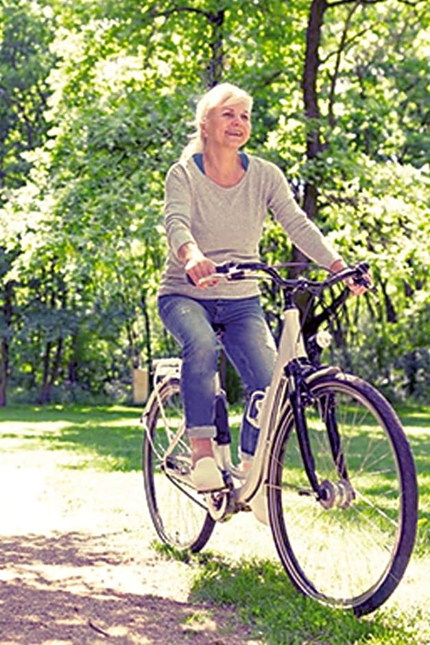 Somerleyton Meadows - The Hideaway Hut & Hot Tub