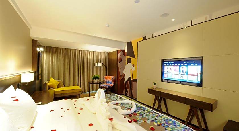 ZMAX Hotel Guangzhou Railway Station Sanyuanli  Metro Station